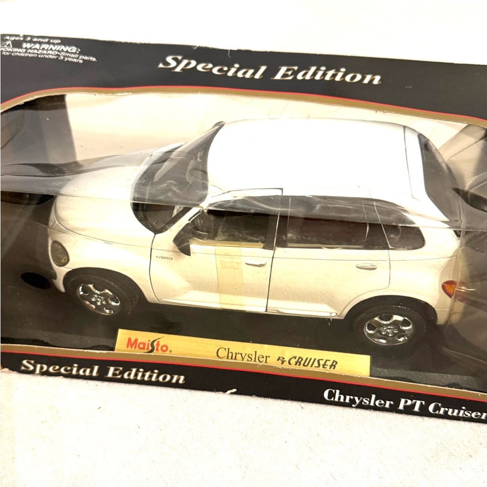 Maisto Special Edition Chrysler PT Cruiser Scale: 1:28 Toy Car.